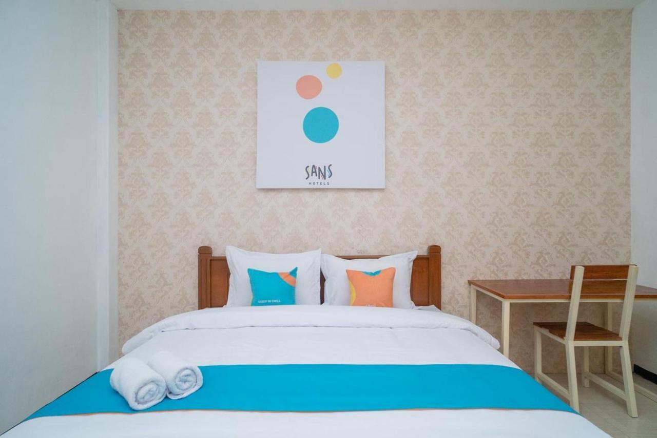 Sans Hotel Queen Batu Sumber Brantas Ngoại thất bức ảnh