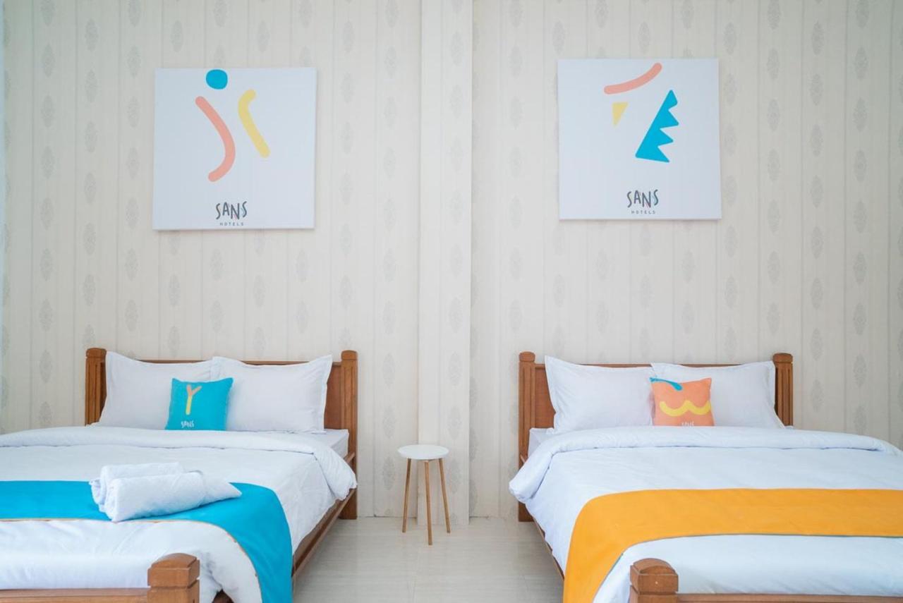 Sans Hotel Queen Batu Sumber Brantas Ngoại thất bức ảnh