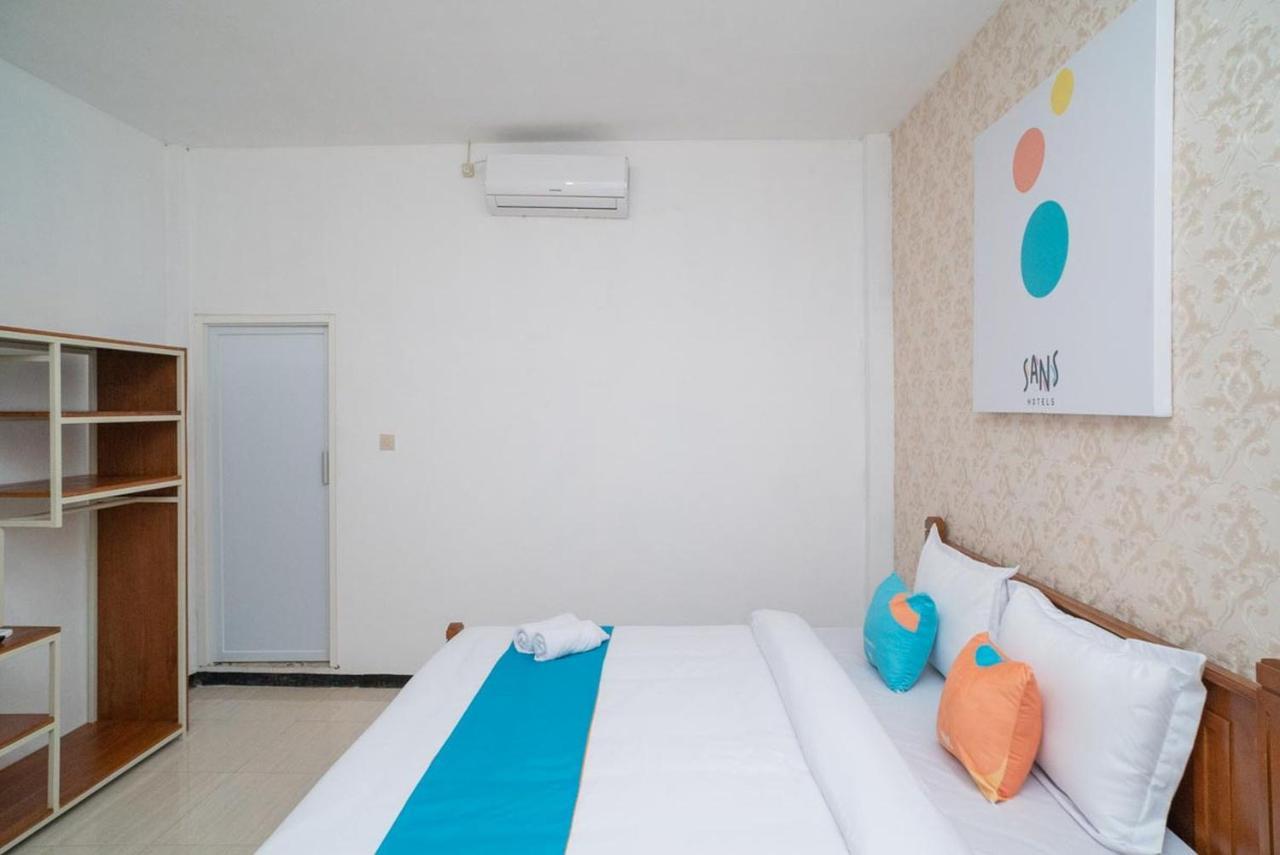 Sans Hotel Queen Batu Sumber Brantas Ngoại thất bức ảnh