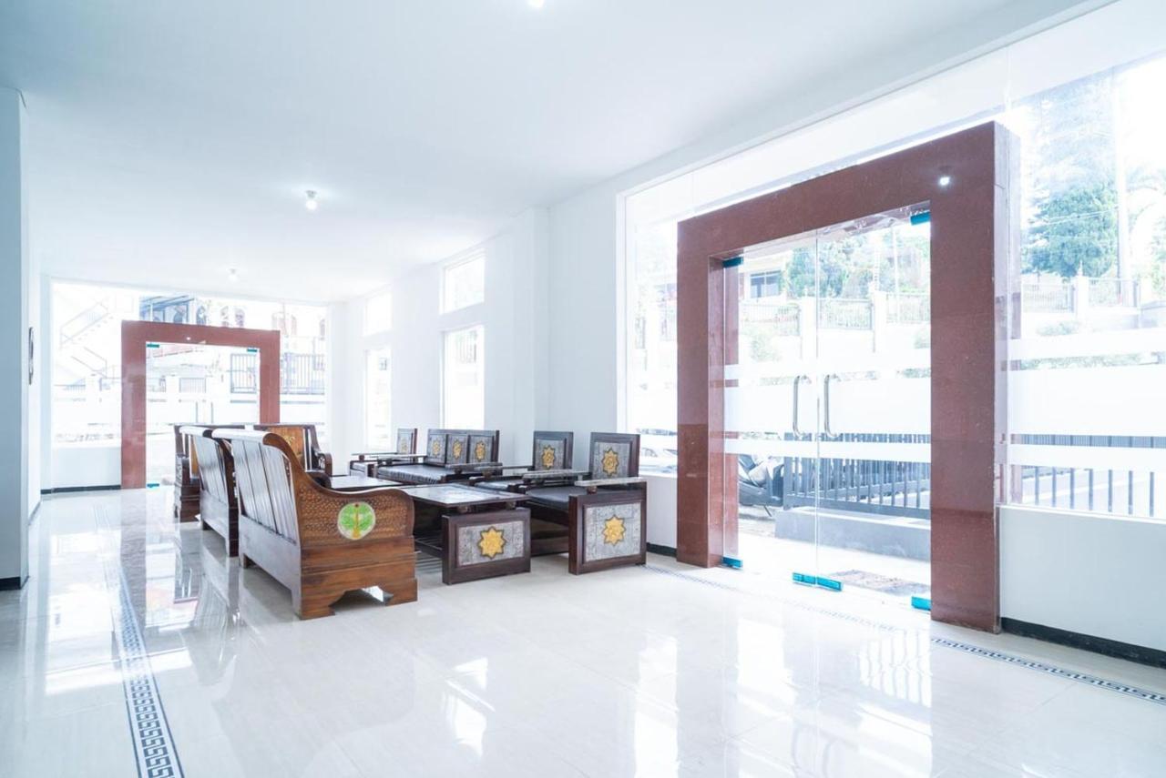 Sans Hotel Queen Batu Sumber Brantas Ngoại thất bức ảnh