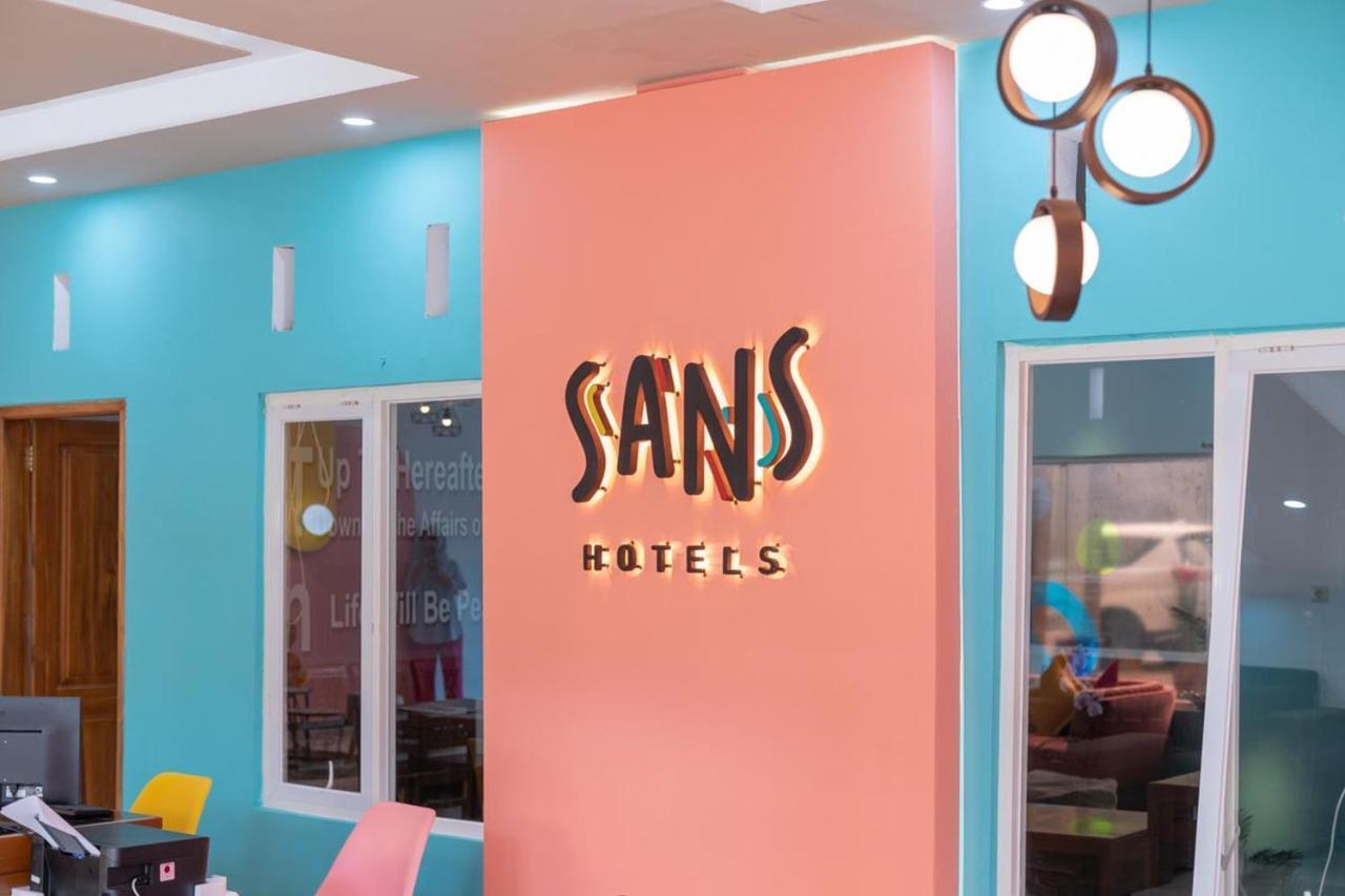 Sans Hotel Queen Batu Sumber Brantas Ngoại thất bức ảnh