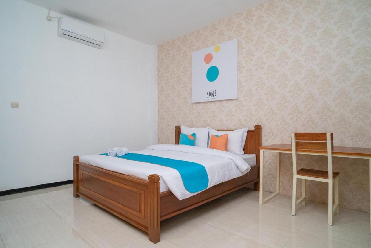 Sans Hotel Queen Batu Sumber Brantas Ngoại thất bức ảnh