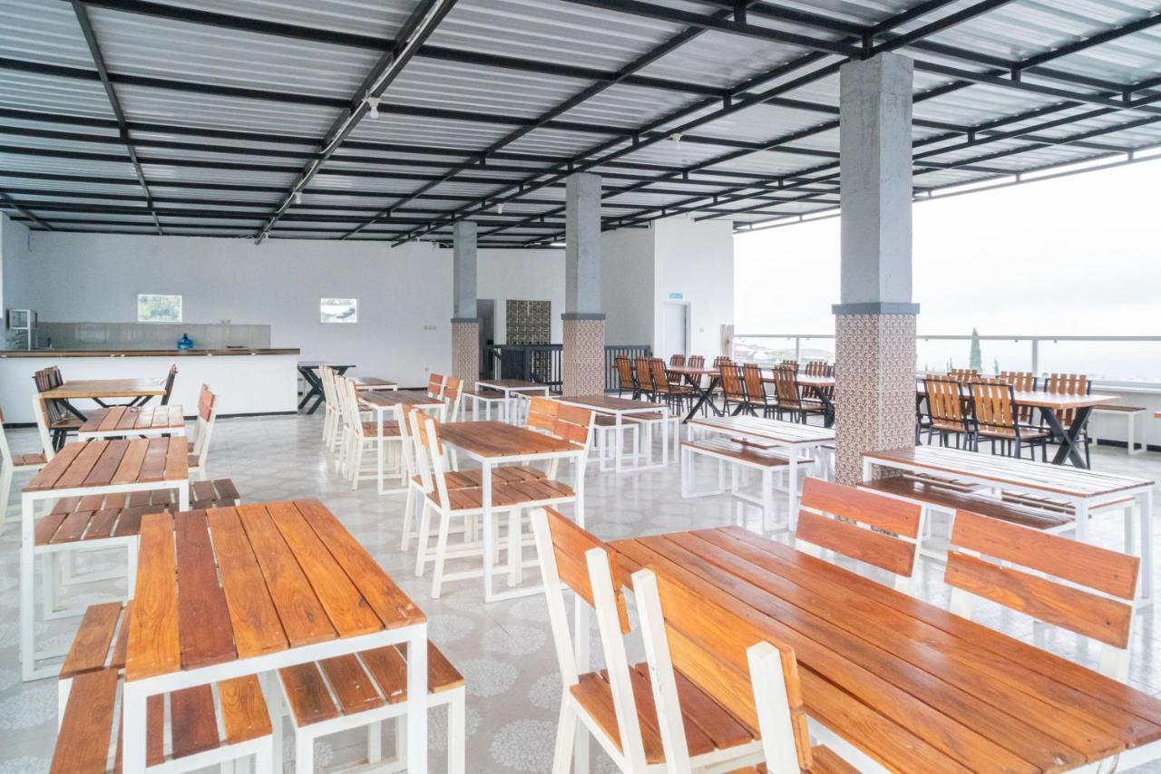 Sans Hotel Queen Batu Sumber Brantas Ngoại thất bức ảnh